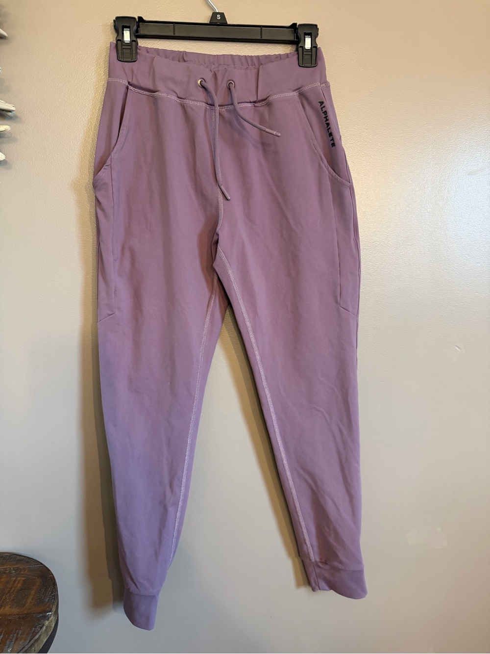 Alphalete jogger in light purple